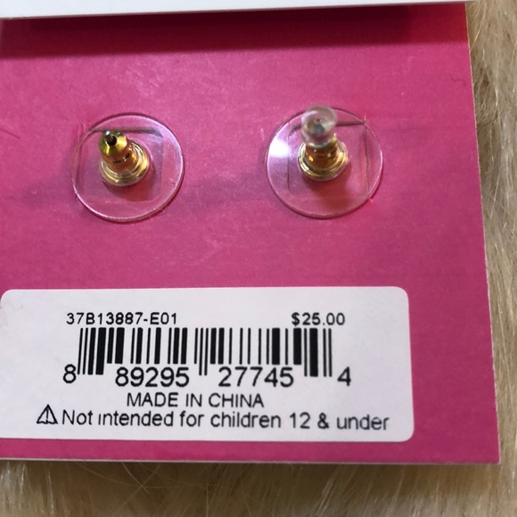 🎁Pretty Betsey Johnson pearl/pave stone earrings - Picture 2 of 3